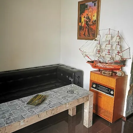 Emo Guest house *